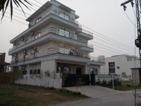 Hotel Luxe Heights Lahore